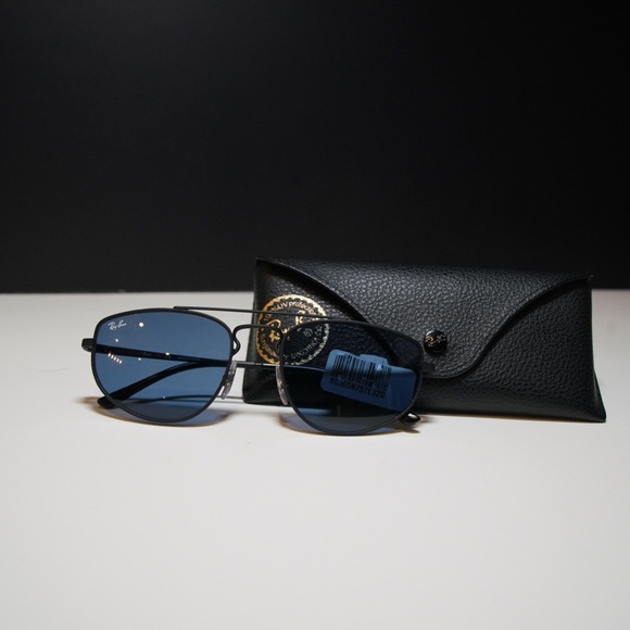 Ray-Ban shades black frames with blue lens - Picture 2 of 5